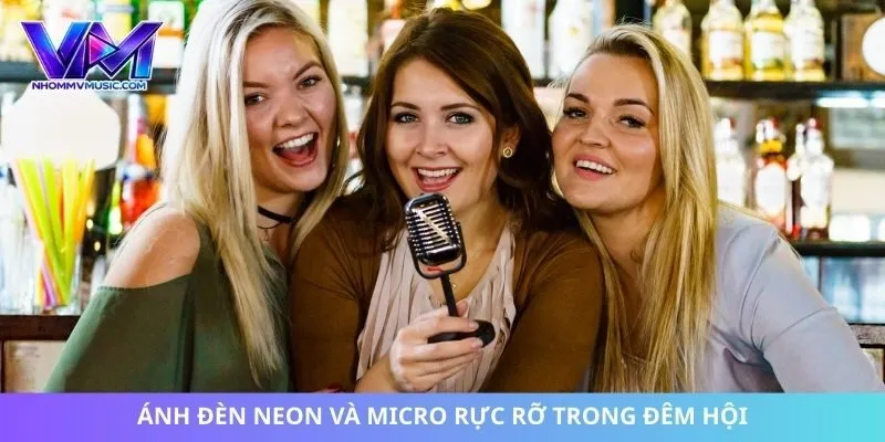 Ánh đèn neon và micro rực rỡ trong đêm hội