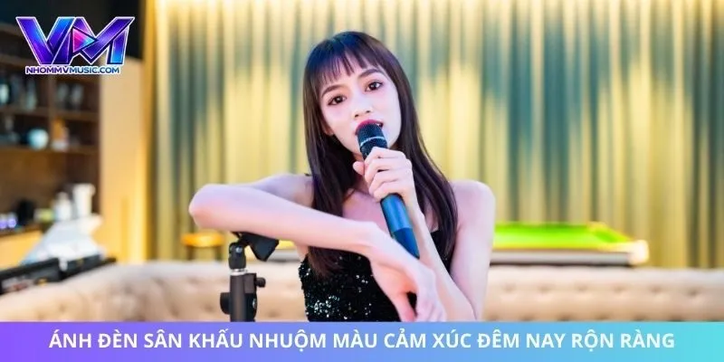Ánh đèn sân khấu nhuộm màu cảm xúc đêm nay rộn ràng